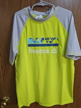 Reebok Neon Yellow & Gray Short-Sleeve Rashguard Size 10/12